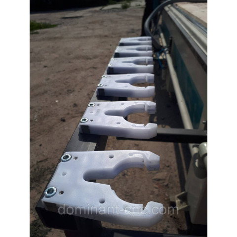 Clamp holder for cone ISO 30